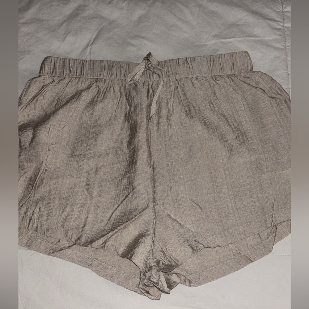 6/$28❗️Beige flowy shorts - Picture 5 of 11